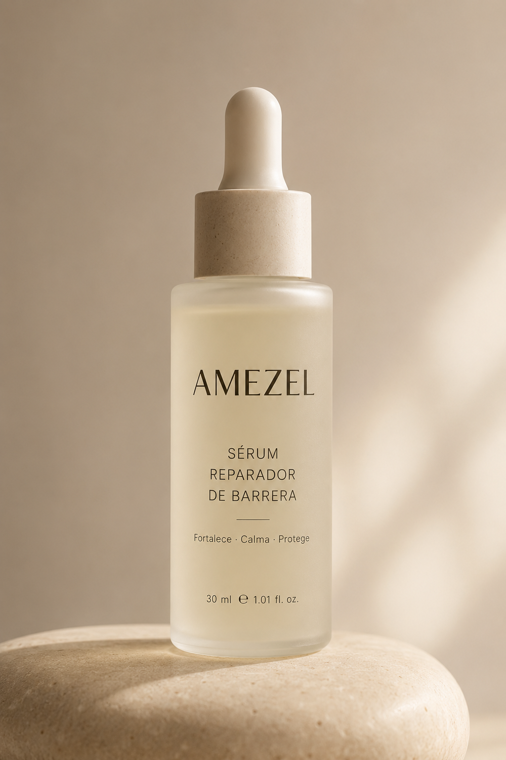 Sérum AMEZEL en un pedestal de piedra